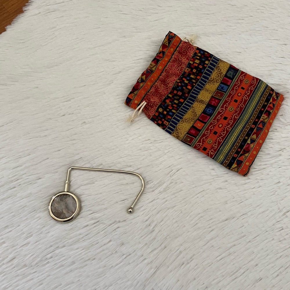 New Purse Hook Bag Holder Hanger With Drawstring Storage Bag Stone Silver Tone